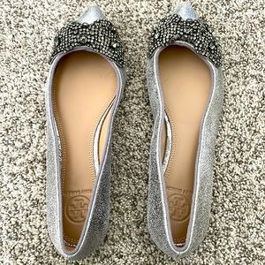 Barely used Tory Burch flats. Beautiful and in great condition.